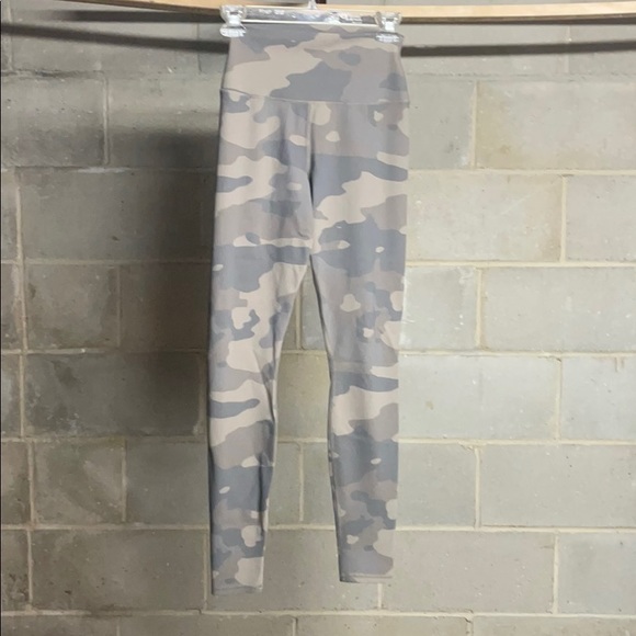 ALO Yoga Pants - ALO Vapor Leggings